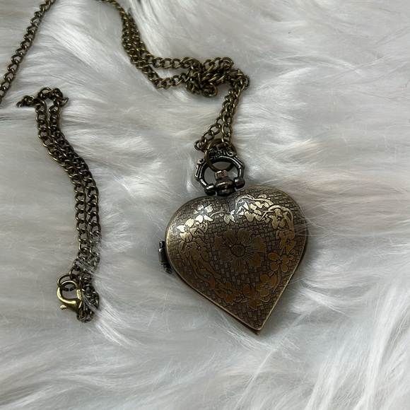 NEW❤️ Vintage Silvery Heart watch - Picture 8 of 13